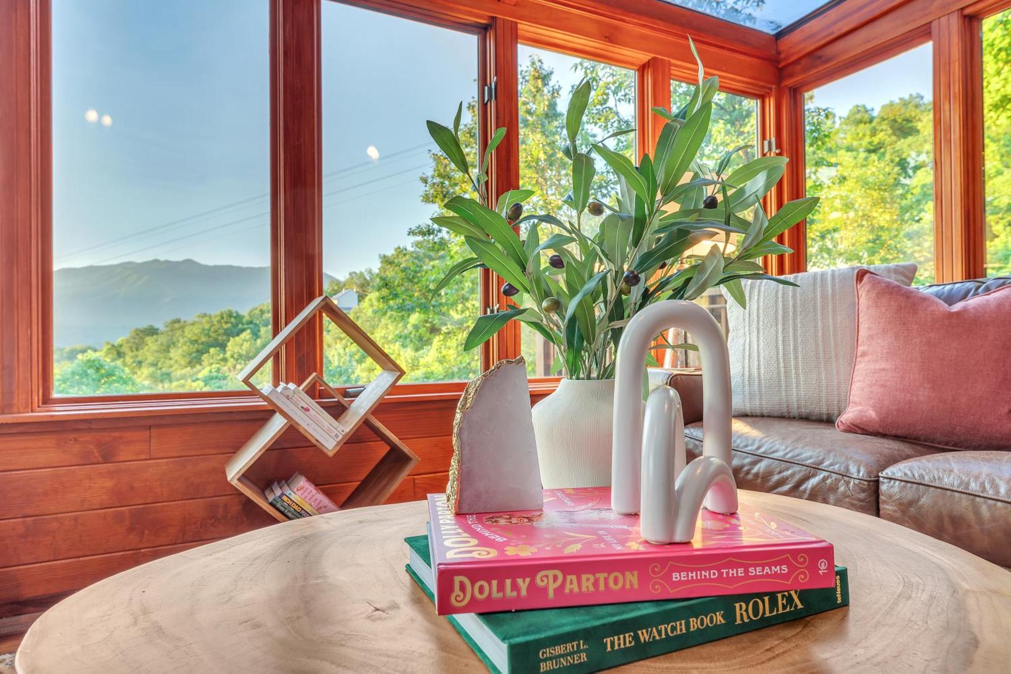 Family Chalet With Sauna, Hottub, Heavenly Views! Mins To Downtown! Gatlinburg Exterior photo